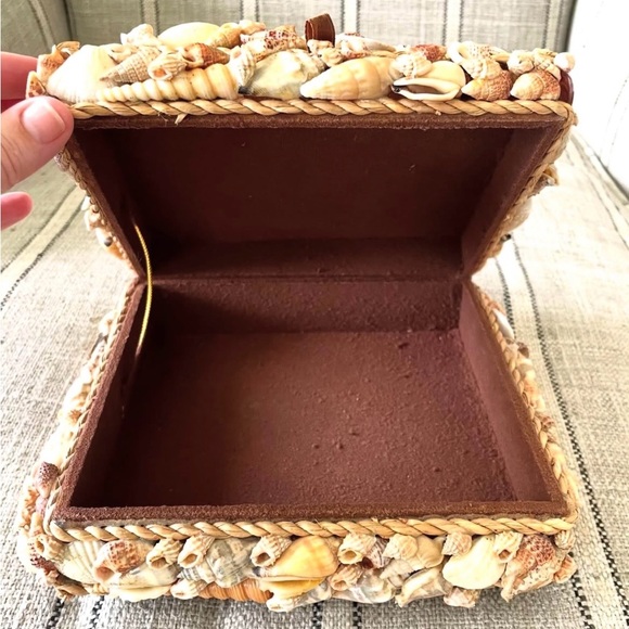 Handmade Seashell with Box - Picture 2 of 5